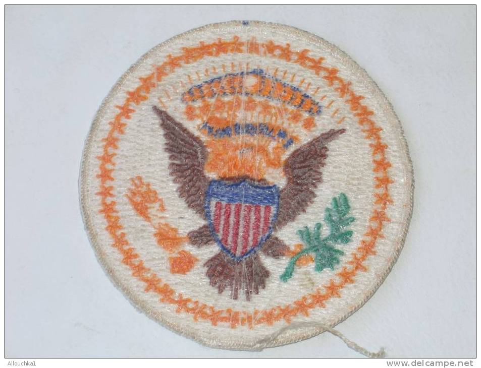 MILITARIA BLASON  ECUSSON EN TISSU AMERICAIN USA  AIGLE  " E PLURIBUS UNUM "  MARINE -- 9.5 CM DE DIAMETRE ETATS UNIS AM - Blazoenen (textiel)