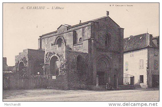 LOIRE.CHARLIEU.L ABBAYE    ..BOULANGERIE A DROITE - Charlieu