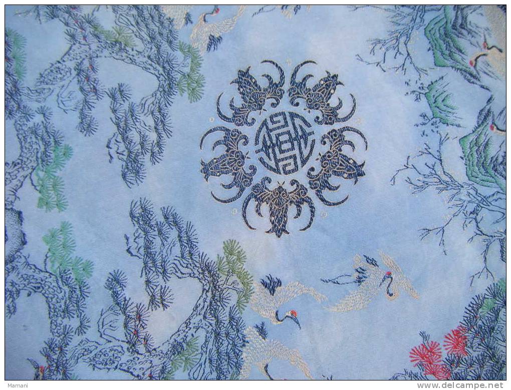 Nappe Ou Napperon  Decor Asiatique  (grue) Diametre 112cm -tres Soyeuse- - Autres & Non Classés