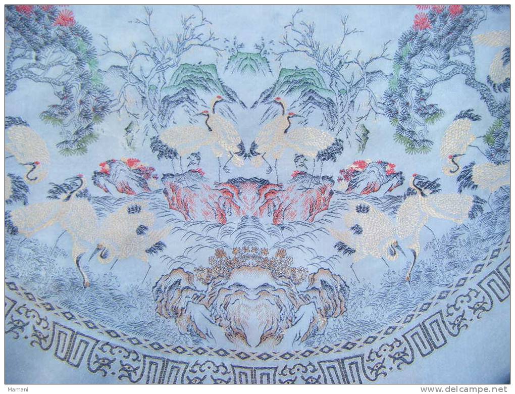 Nappe Ou Napperon  Decor Asiatique  (grue) Diametre 112cm -tres Soyeuse- - Autres & Non Classés