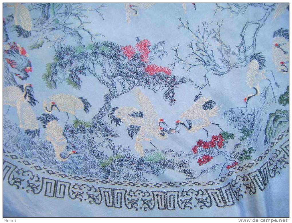 nappe ou napperon  decor asiatique  (grue) diametre 112cm -tres soyeuse-