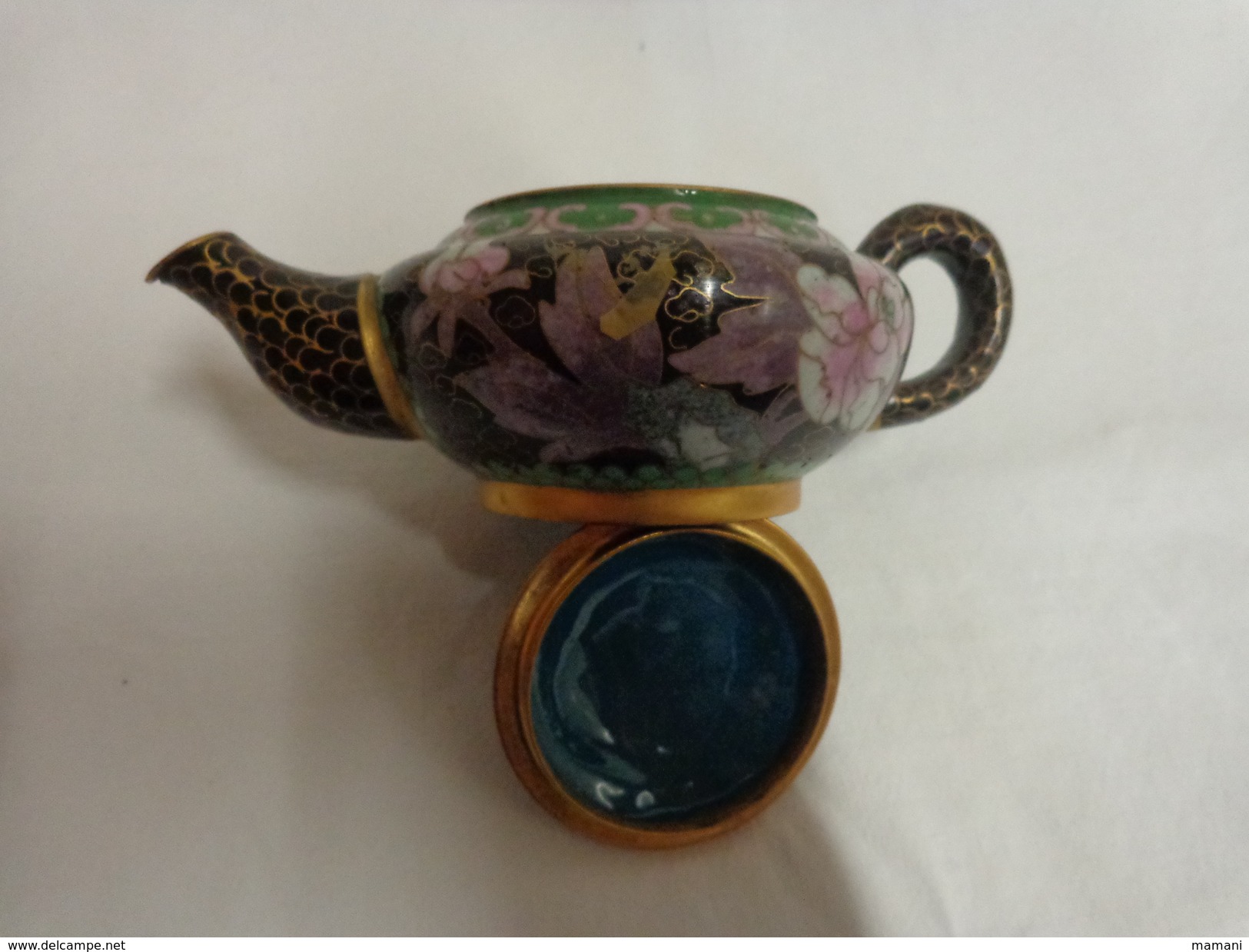 petite theiere-cloisonnee -decor asiatique ? -hauteur bouchon compris 6.5cm