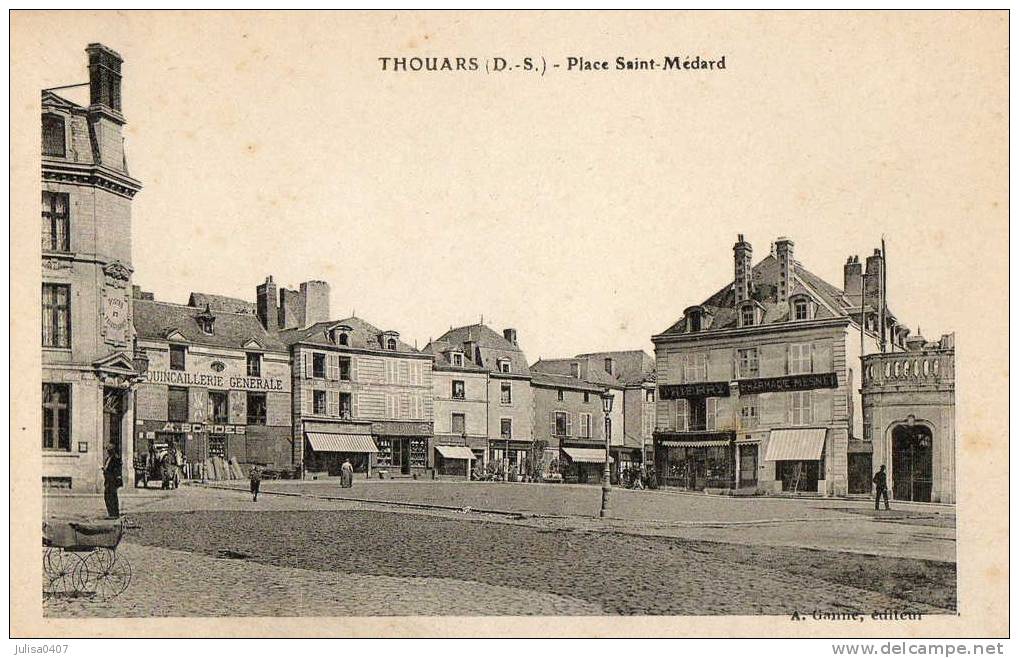 THOUARS (79) Place Saint Medard - Thouars