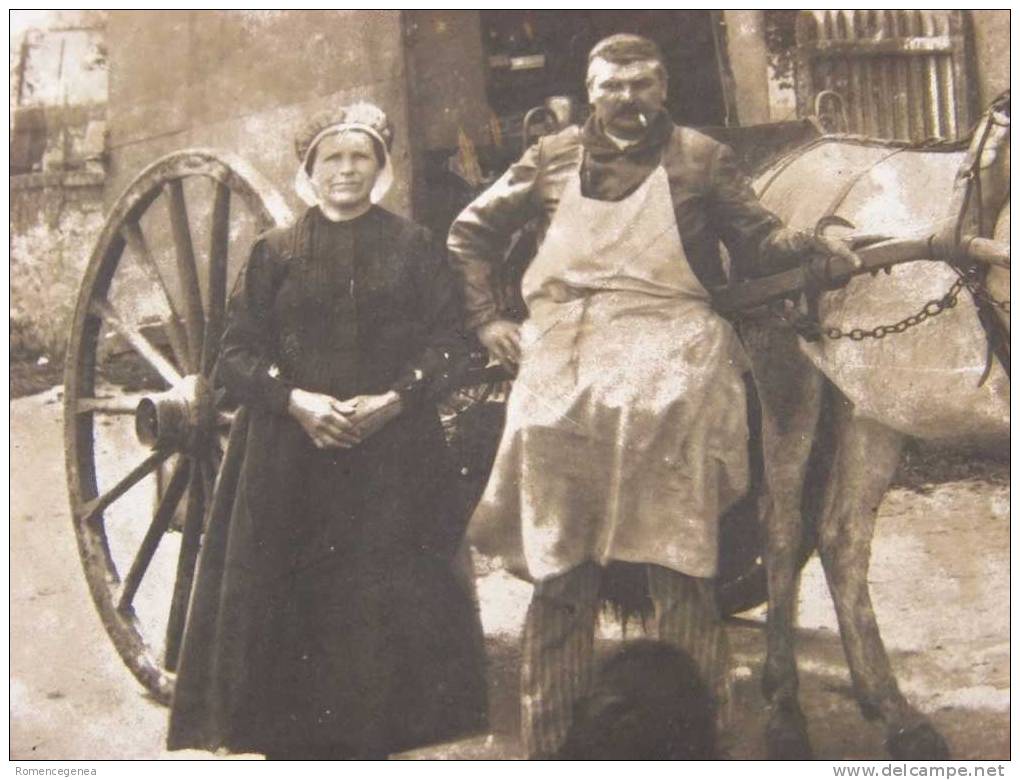 MARCHAND AMBULANT - BOUCHER (?) - Carte-photo - Non Voyagée - Très Beau Cliché - Tâchée Et Trous De Punaises (voir Scan) - Mercanti