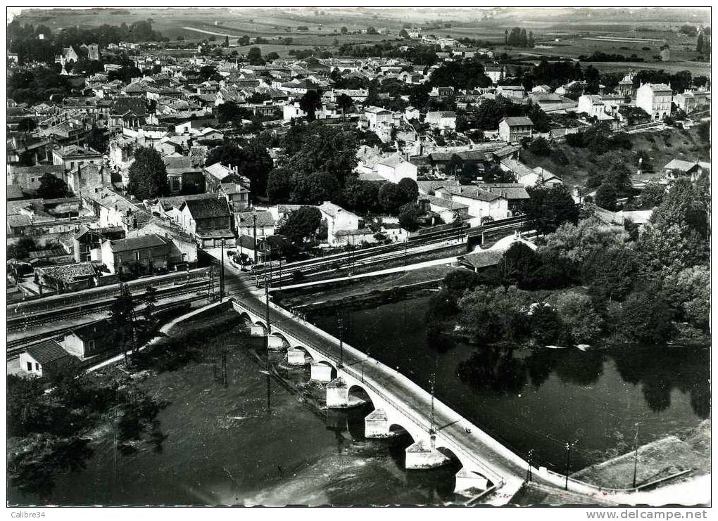 CPSM En Avion Au Dessus De CHATEAUNEUF Sur CHARENTE La Charente Le Pont (passage à Niveau Visible) - Chateauneuf Sur Charente