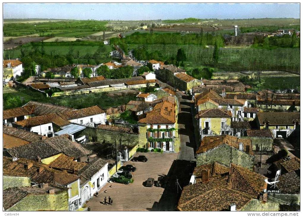 CPSM En Avion Au Dessus De ROUILLAC La Place Et Vue Panoramique ( Hotel Jaraudias Visible) - Rouillac