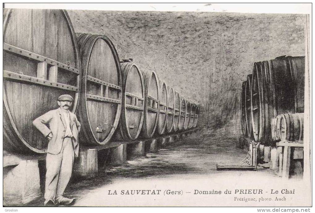 LA SAUVETAT (GERS) DOMAINE DU PRIEUR LE CHAI (HOMME POSANT) - Autres & Non Classés