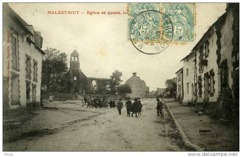 56- MALESTROIT Eglise En Ruines - Malestroit