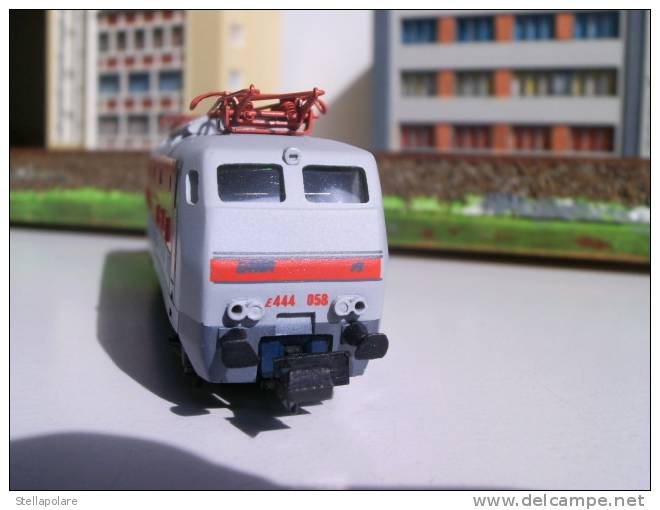 FS RARITA´: TARTARUGA EUROMODELLISMO SU BASE RIVAROSSI - E 444 058 NUMERI ROSSI - Scala N - Locomotives