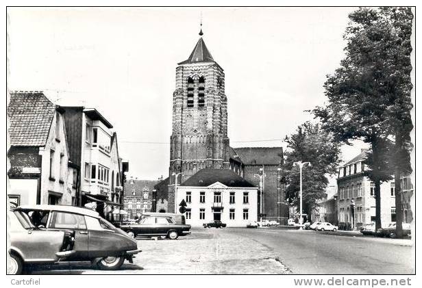 MOL- MARKT- GEMEENTEHUIS EN KERK - Mol