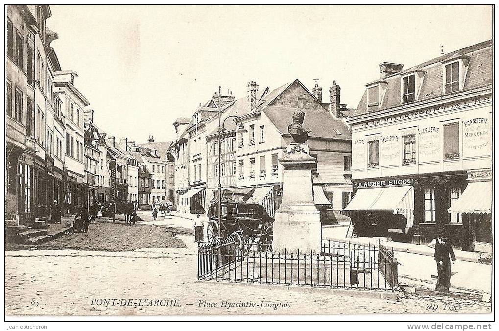 C.P.A    (  PONT DE L' ARCHE  " Place Hyacinthe- Langlois - Attelage " Vue Animée Rare -beau Plan   ) - Pont-de-l'Arche