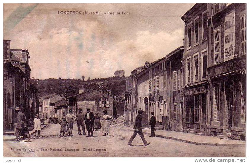 Longuyon - Rue Du Four - - Longuyon