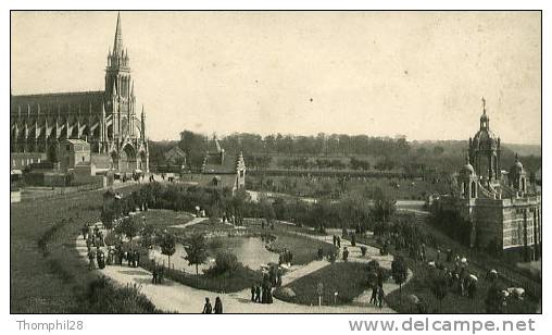 BONSECOURS - Le Monument De Jeanne D´Arc - Animation Avec Nombreux Personnages Dans Le Parc. - Bonsecours