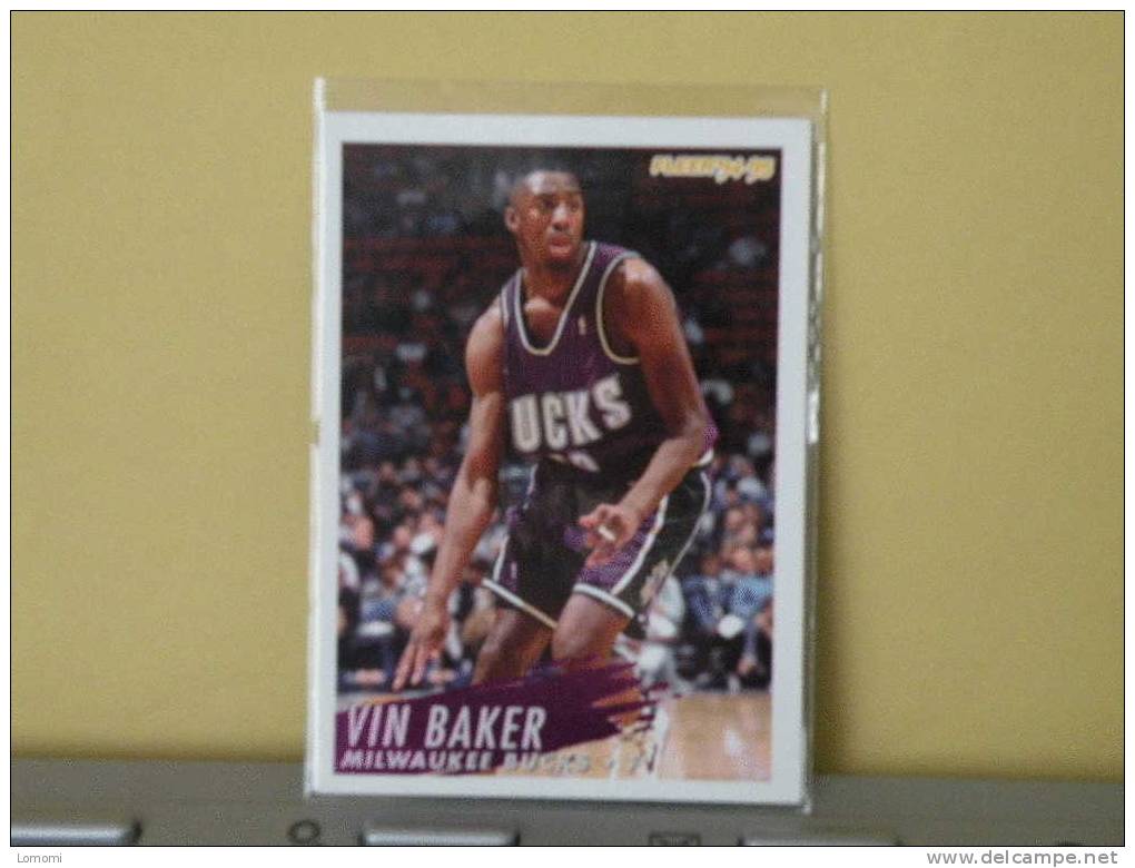 Milwaukée Bucks - F - 94 / 95 ( Carte ) VIN BAKER - N.B.A .n° 127 . 2 Scannes - Milwaukee Bucks