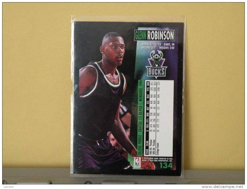 Milwaukée Bucks - F - 94 / 95 ( Carte ) Glenn Robinson - N.B.A .n° 134 . 2 Scannes - Milwaukee Bucks