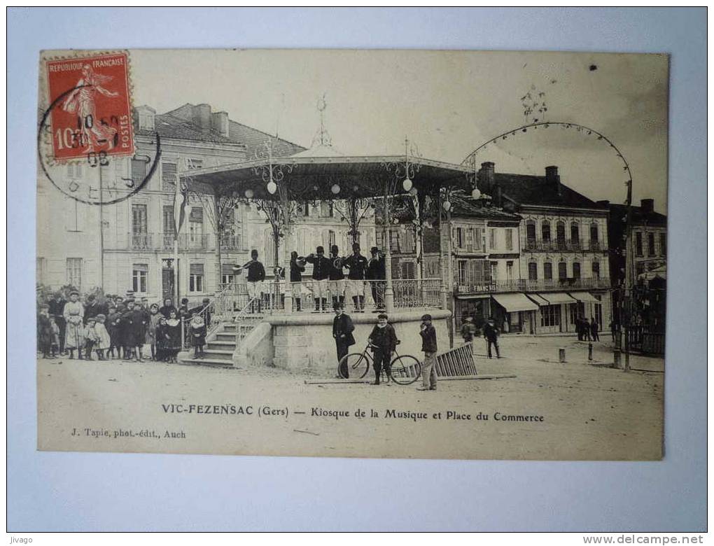 VIC-FEZENSAC  (Gers) :  Kiosque De La Musique Et Place Du Commerce  -  TB Animation  - Vic-Fezensac