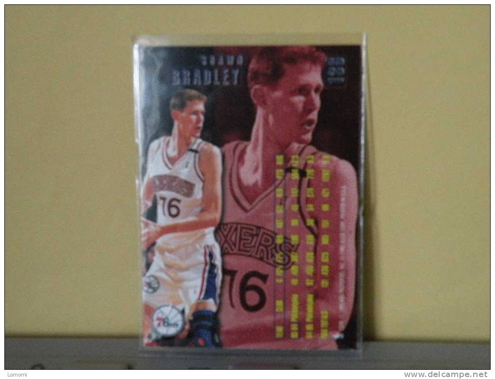 Philadelphia 76 Ers - 93/94/95 ( Carte ) SHAWN BRADLEY  - N.B.A . N° 136 . 2 Scannes - Philadelphia 76ers