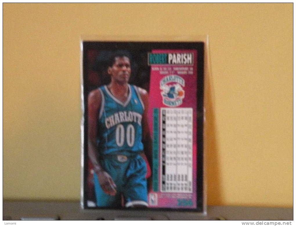 Charlotte Hornets 94/95 ( Carte ) ROBERT PARISH - N.B.A . N° 256 . 2 Scannes - Charlotte Hornets