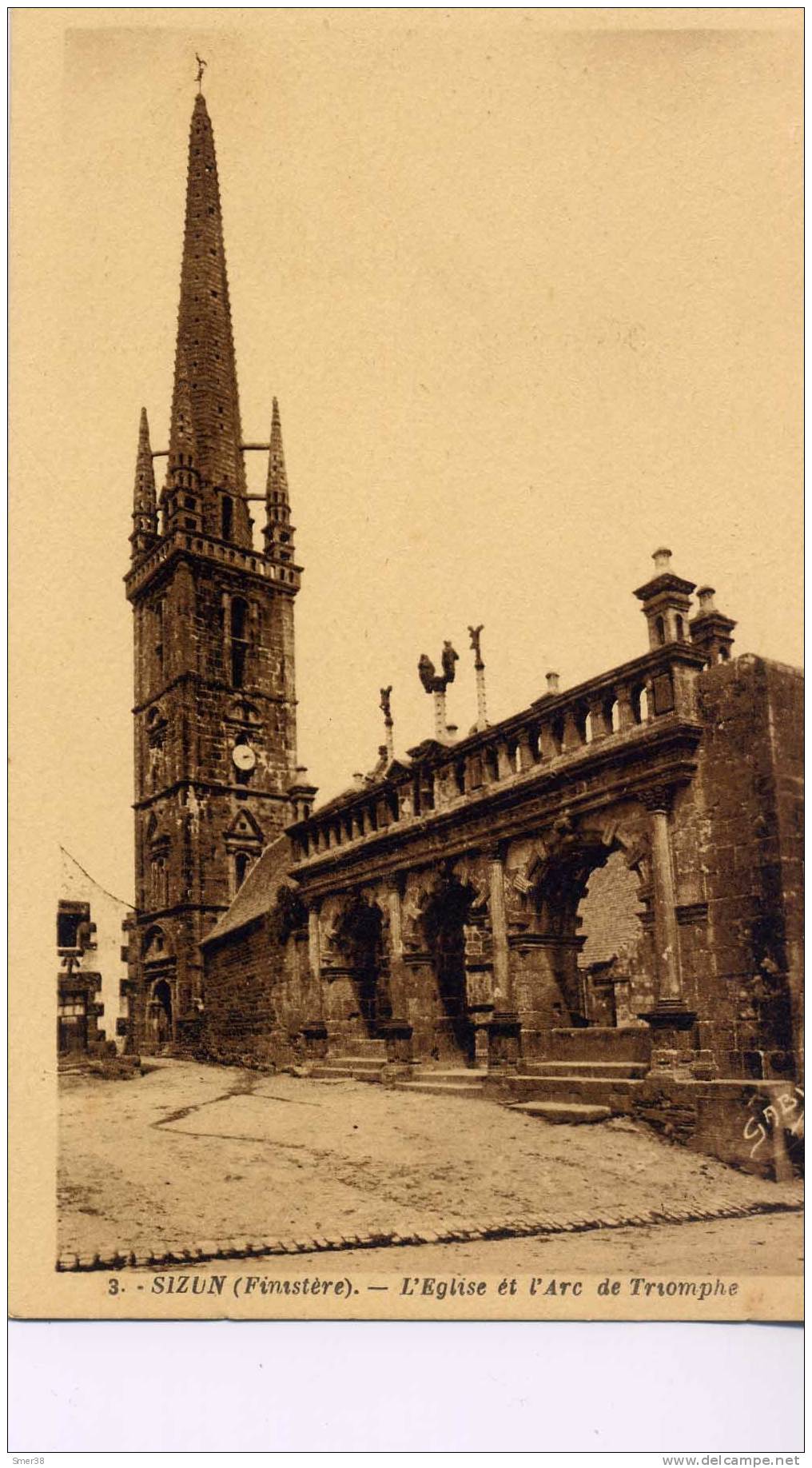 29 - Sizun - L'eglise Et L'arc De Triomphe - Sizun