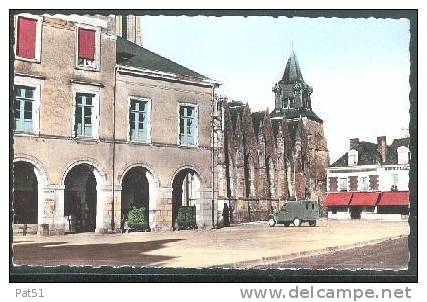 35 - La Guerche De Bretagne : Place De La Mairie - La Guerche-de-Bretagne