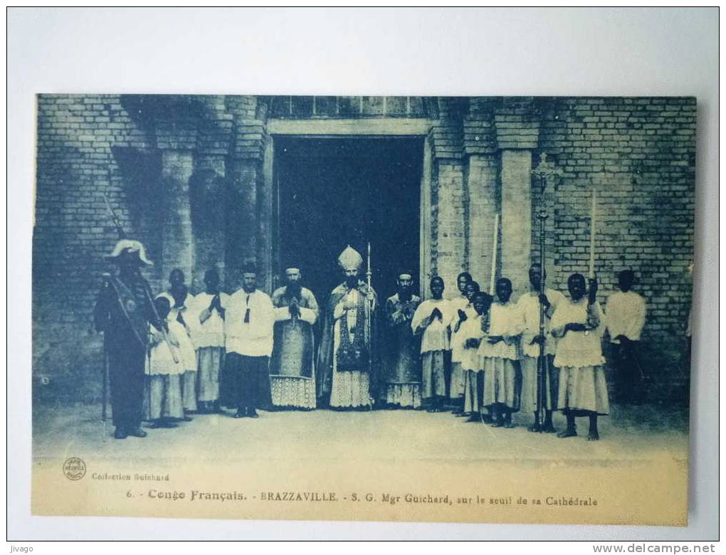 CONGO FRANCAIS :  BRAZZAVILLE  -  S.G. MGR  GUICHARD, Sur Le Seuil De Sa Cathédrale... - Brazzaville