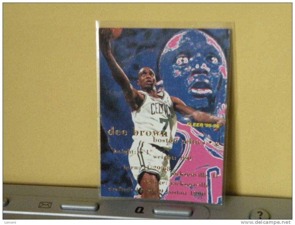 *BOSTON CELTICS, 94/95- Carte  Basketball - DEE BROWN - N.B.A . N° 8. 2 Scan - Boston Celtics