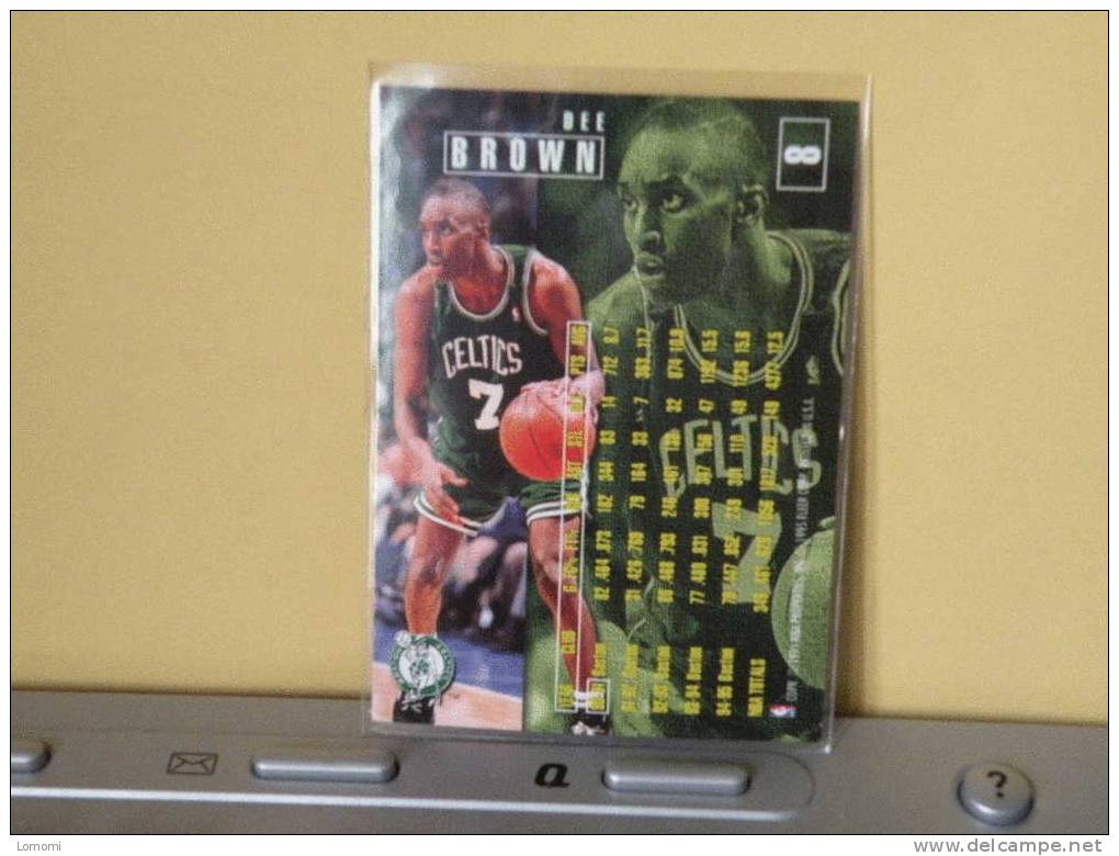 *BOSTON CELTICS, 94/95- Carte  Basketball - DEE BROWN - N.B.A . N° 8. 2 Scan - Boston Celtics