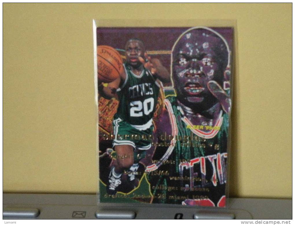 *BOSTON CELTICS, 94/95- Carte  Basketball - Sherman DOUGLAS - N.B.A . N° 6. 2 Scan - Boston Celtics