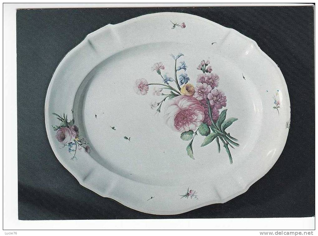 FAIENCES  - PLAT à Décor De Fleurs Fines Du Type  "à La Rose Creuse " - Joseph Hannong Vers  1770-1780 - Kunstvoorwerpen