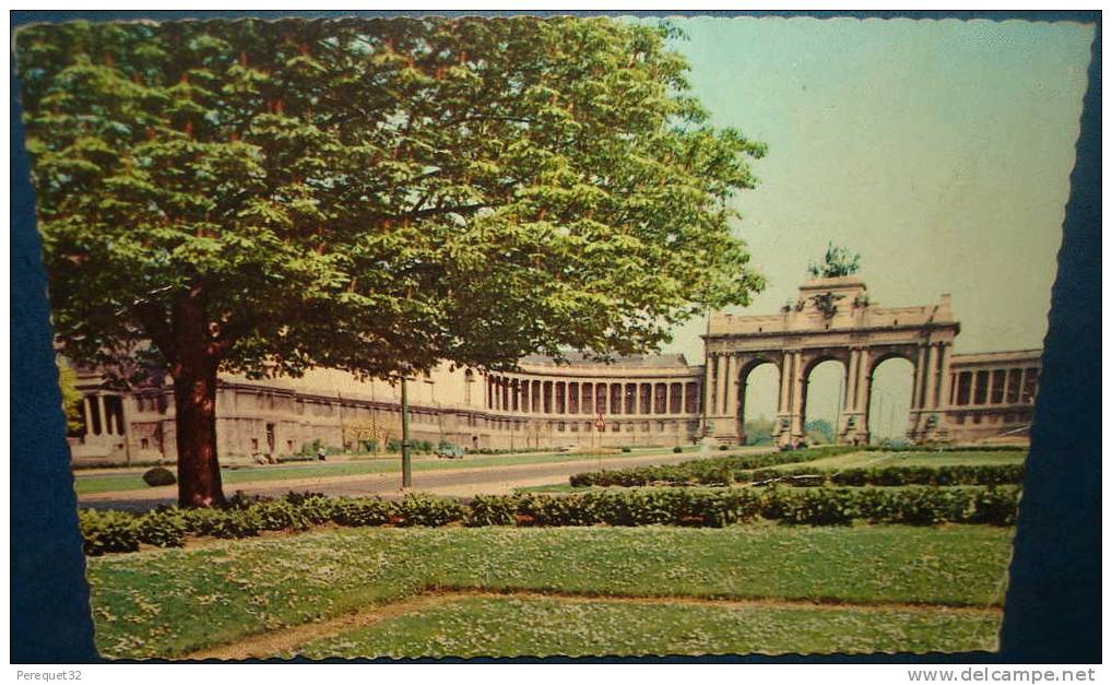 BRUXELLES.Parc Et Palais Du Cinquantenaire.Cpsm,voyagée,be,petites Pliures - Bossen, Parken, Tuinen