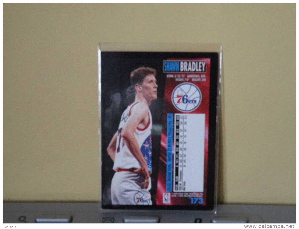 Philadelphia 76ers, 94/95- Carte  Basketball - Shawn Bradley - N.B.A . N° 173. 2 Scan - Philadelphia 76ers