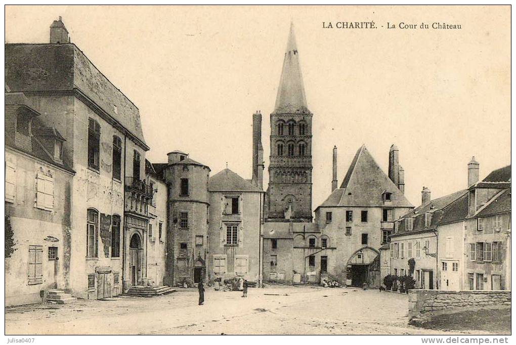 LA CHARITE SUR LOIRE (58) Cour Du Chateau - La Charité Sur Loire