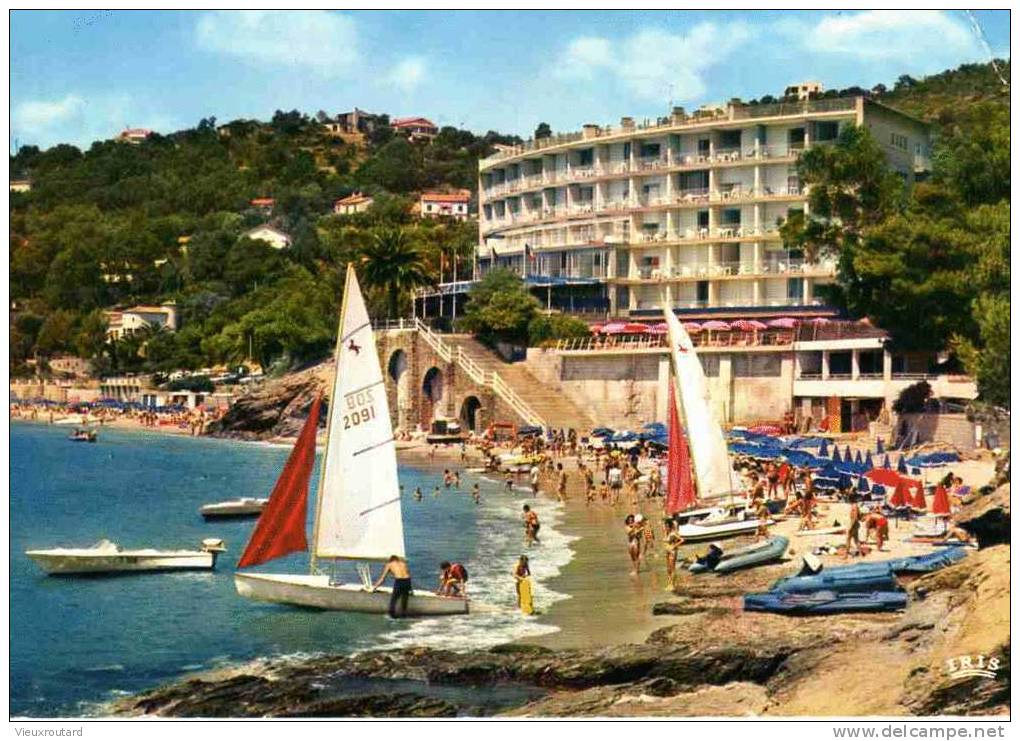CPSM. LE RAYOL. LA PLAGE ET L'HOTEL BAILLI DE SUFFREN. DATEE 1972. FLAME. - Rayol-Canadel-sur-Mer