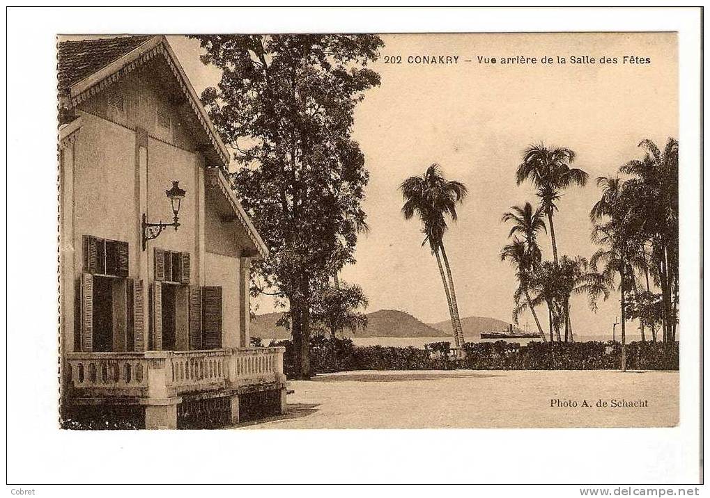 CONAKRY - Vue Arrière De La Salle Des Fêtes - Guinea