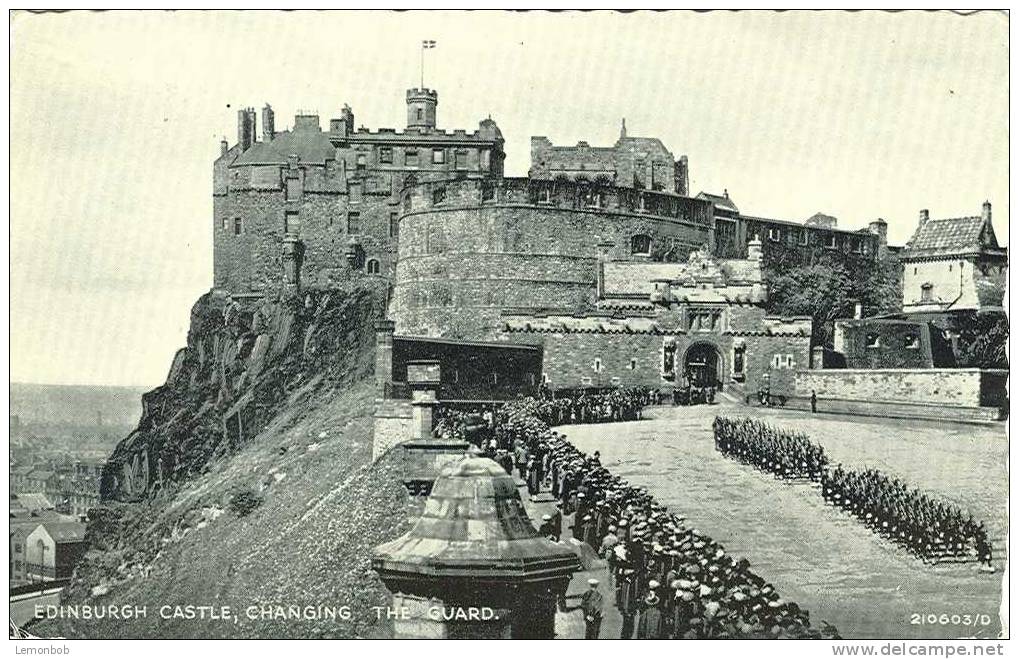 Britain United Kingdom - Edinburgh Castle Changing The Guard Old Used Postcard [P193] - Midlothian/ Edinburgh