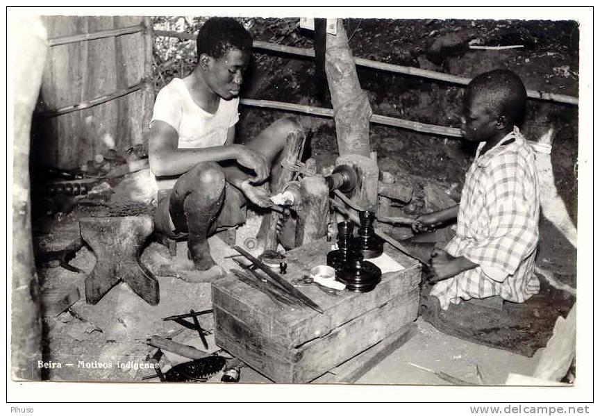 BRASIL-44 : BEIRA : Motivos Indigenas ( Making Candles) - Mosambik