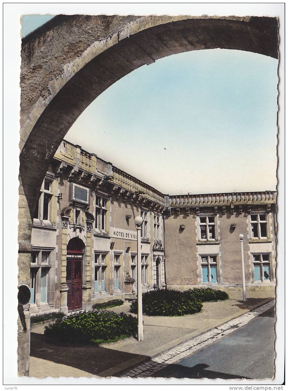 JONZAC  -  L´Hôtel De Ville -  N° 7 - Jonzac