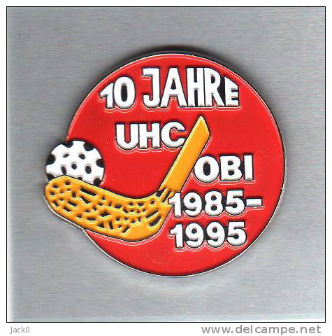 Pin´s  SUISSE  Sport  HOCKEY  Sur  Glace  10  JAHRE  UHC  OBI  1985-1995 - Winter Sports