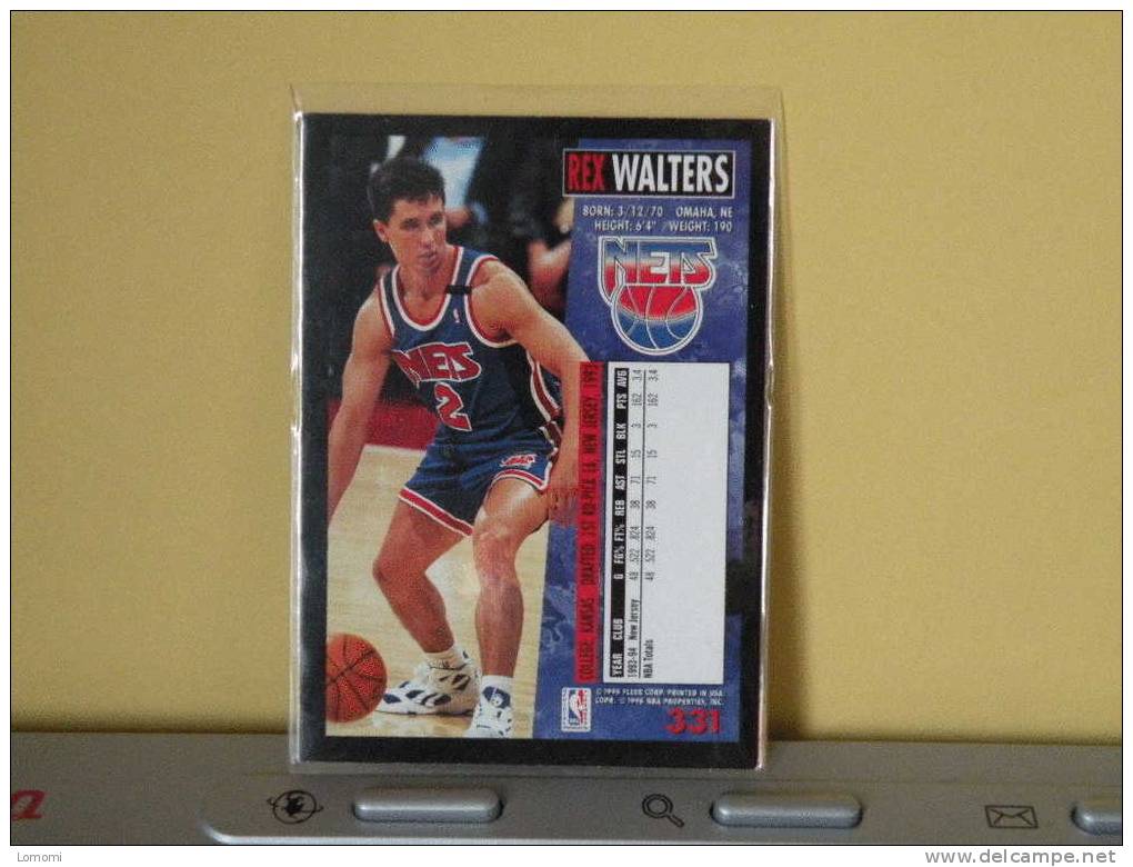 *Carte  Basketball US 1992/93/94/95/96 - P.J.  BROWN - N° 331 - - New Jersey Nets