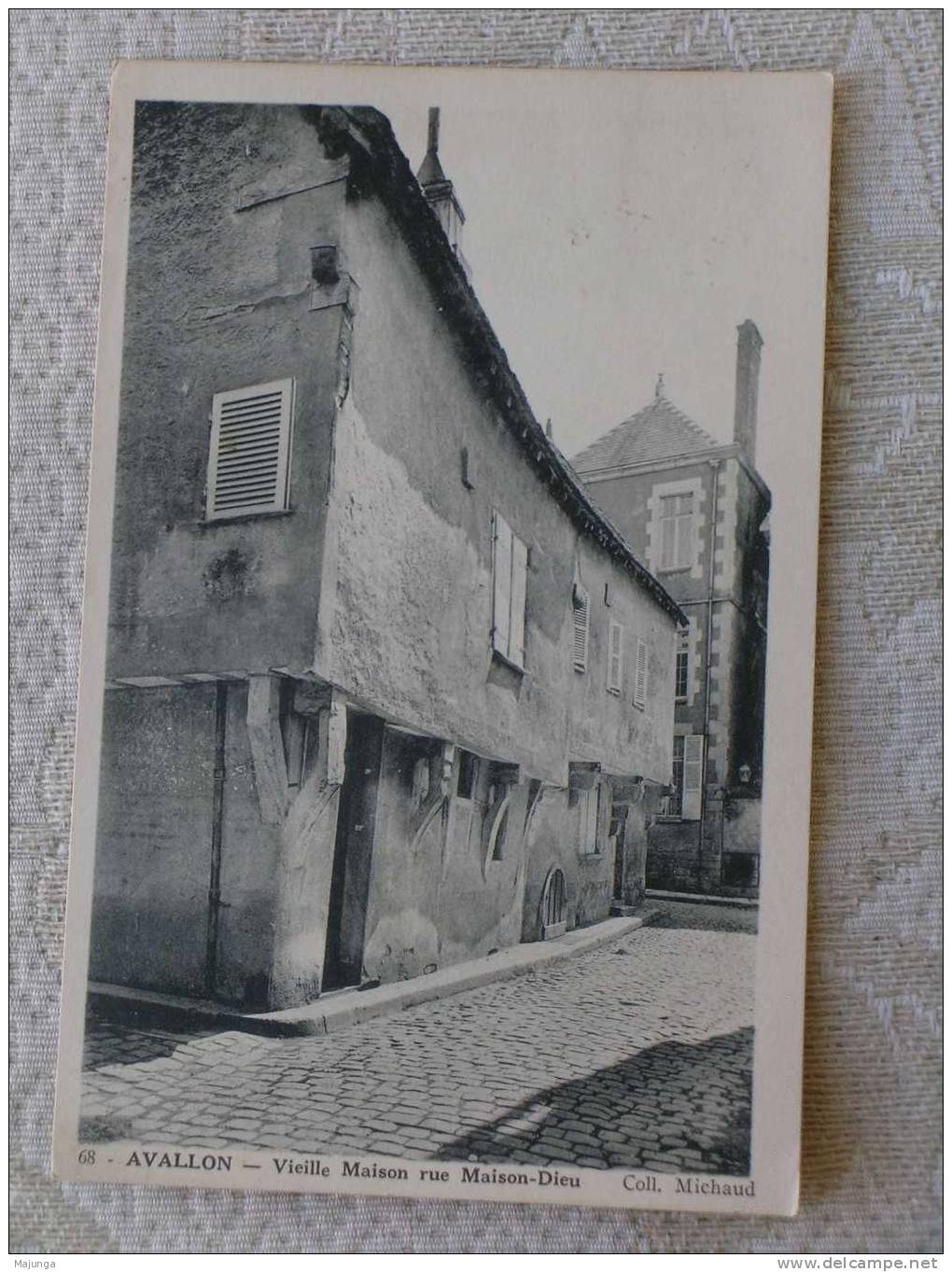 CPA - AVALLON - RUE MAISON.DIEU - Doullens