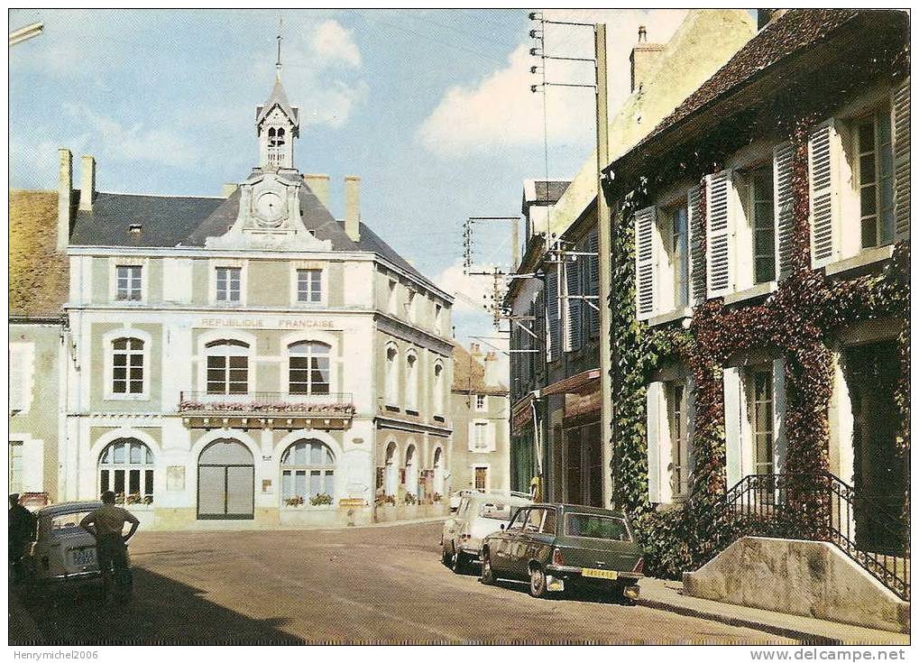 Corbigny , Place De L'hotel De Ville - Corbigny