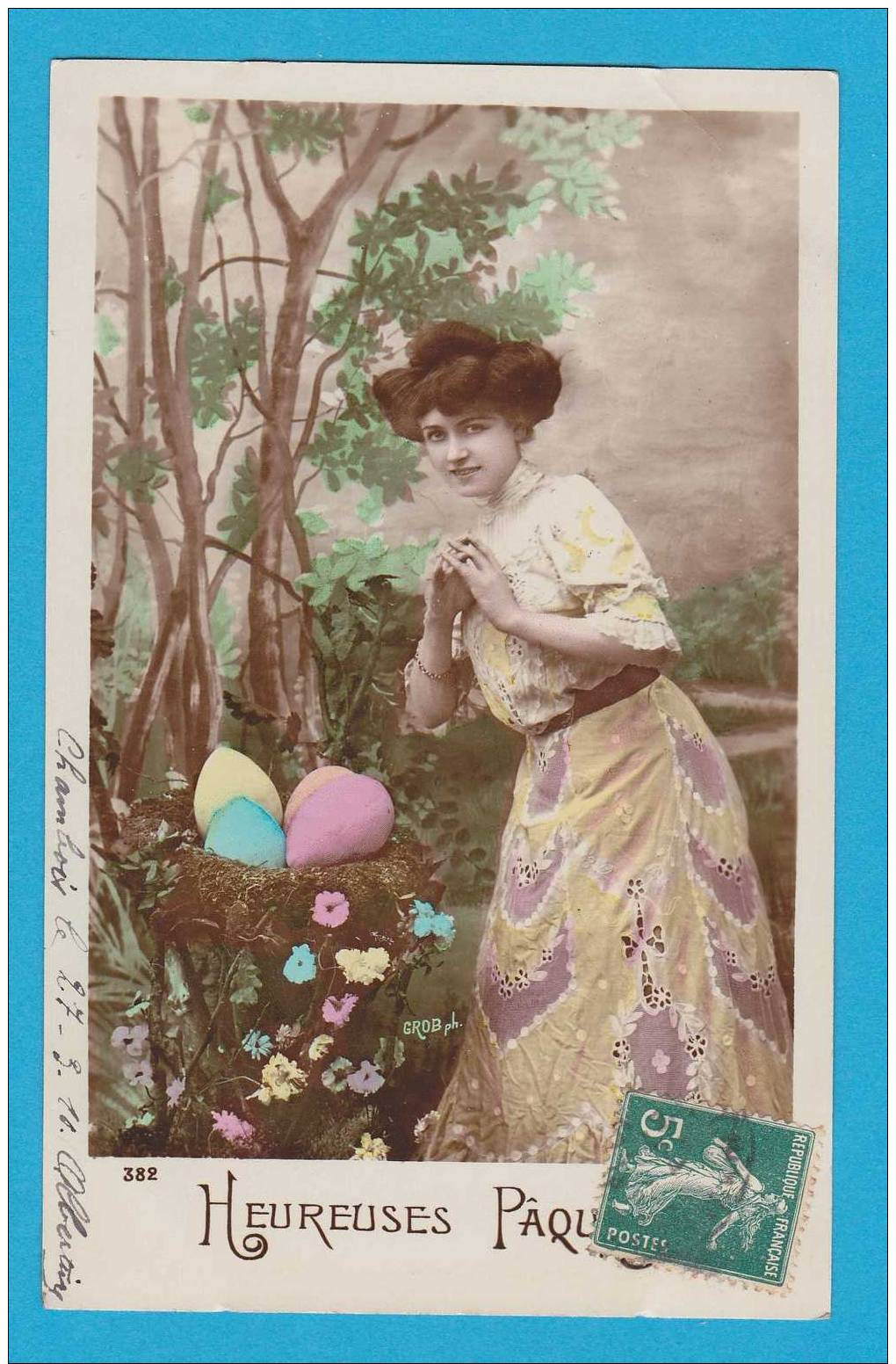 Pâques     Jeune Femme Avec Oeufs     EDT - Ostern