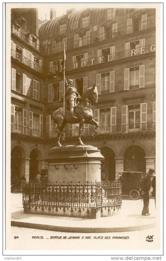 Paris Statue Jeanne D'Arc Place Des Pyramides, Agent De Police, Voiture, Hotel Regina ED. AN Paris - Arrondissement: 13