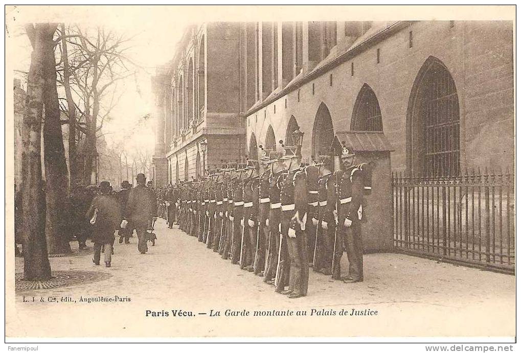 PARIS VECU.    La Garde Montante Au Palais De Justice - Lots, Séries, Collections