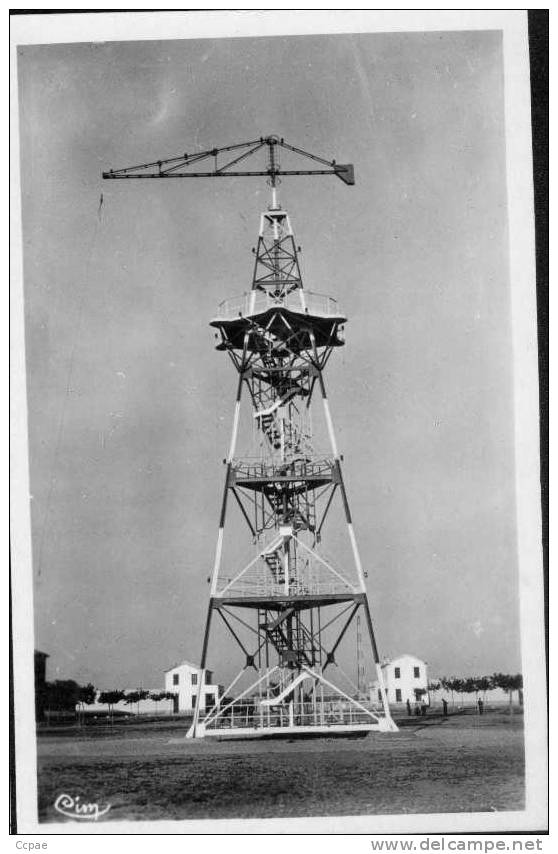 Tour à Parachute De L'Ecole D'ISTRES - Parachutespringen