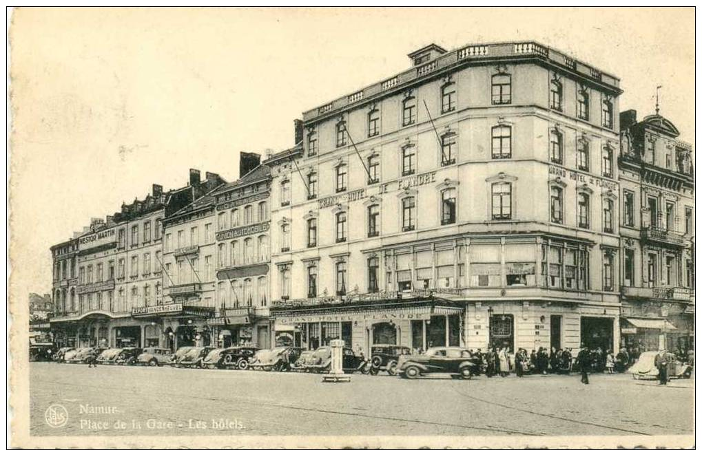 Namur  Place De La Gare  Les Hotels          (9076) - Namur