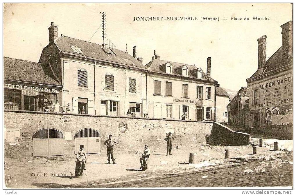 La Place Du Marché - Jonchery-sur-Vesle