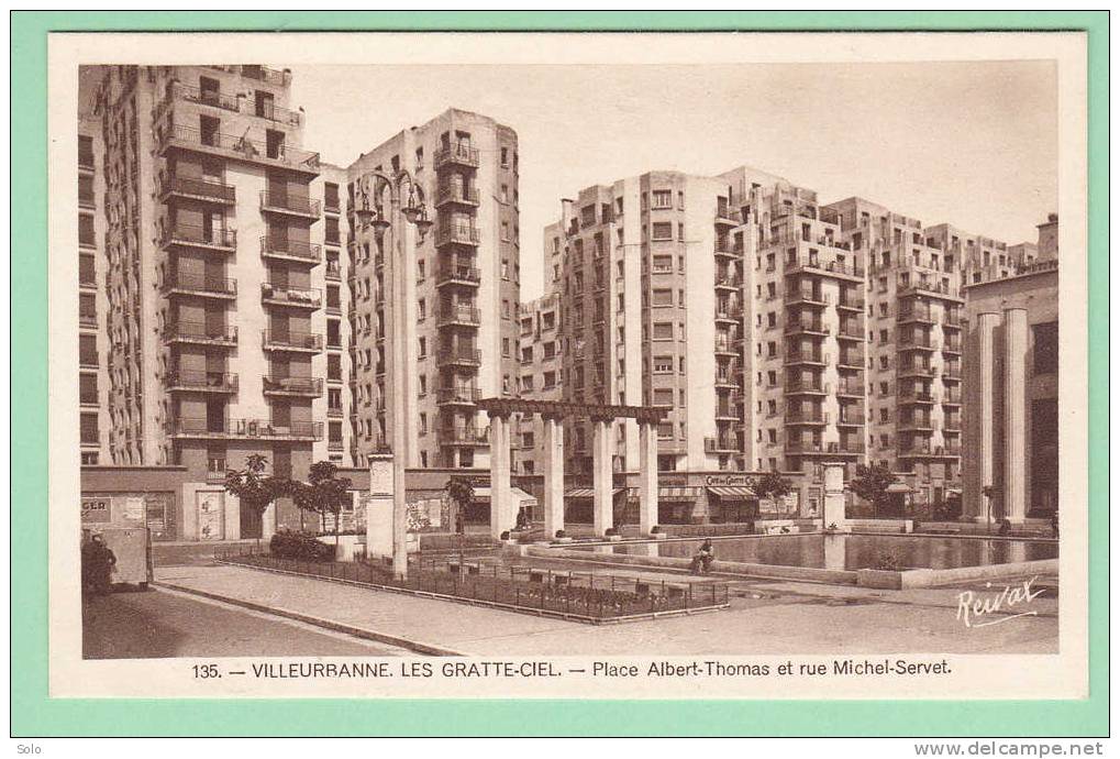 VILLEURBANNE - Les Gratte-Ciel - Place Albert THOMAS  Et Rue Michel SERVET - Villeurbanne