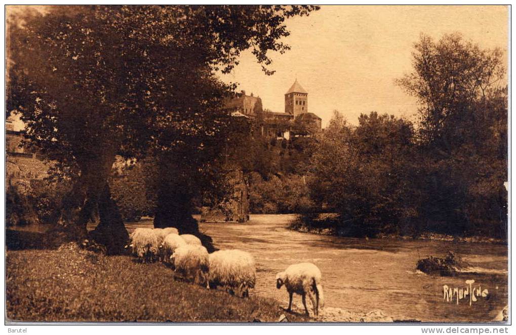 SAUVETERRE DE BEARN - Les Ruines Du Château De Montréal Et L´Eglise - Sauveterre De Bearn