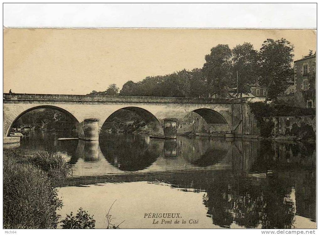 CPA  PERIGUEUX   LE  PONT  DE  LA  CITE - Périgueux